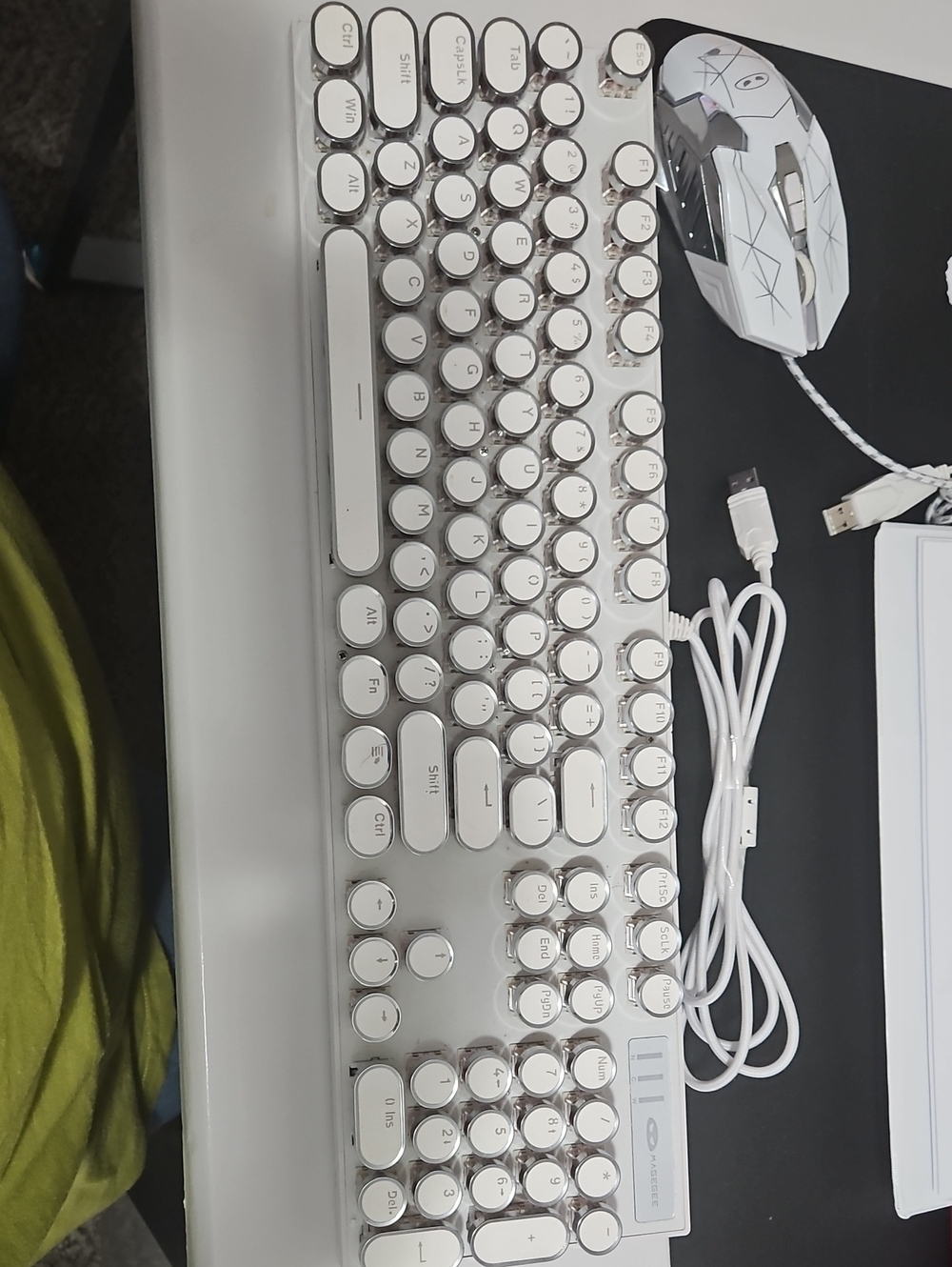 White Retro Mechanical Keyboard with Round Keys — USB Wired